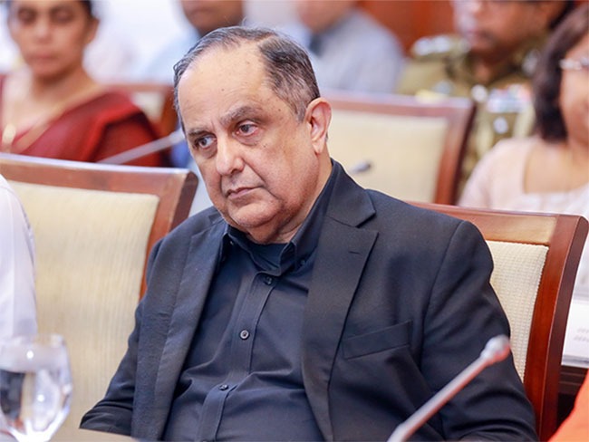 බස්නාහිර ආණ්ඩුකාර ධුරයෙන් ඉවත් වීමට හනීෆ් යූසුෆ් සූදානම්